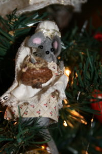 tiny mouse ornament in felt